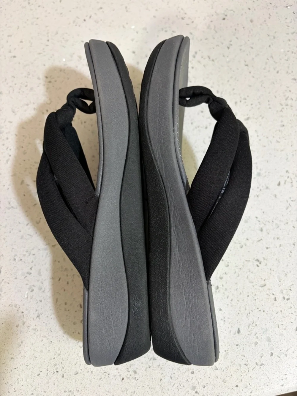 Clark’s Cloudsteppers Arla Kaylie Flip Flop Sandals Black / Grey Size 6